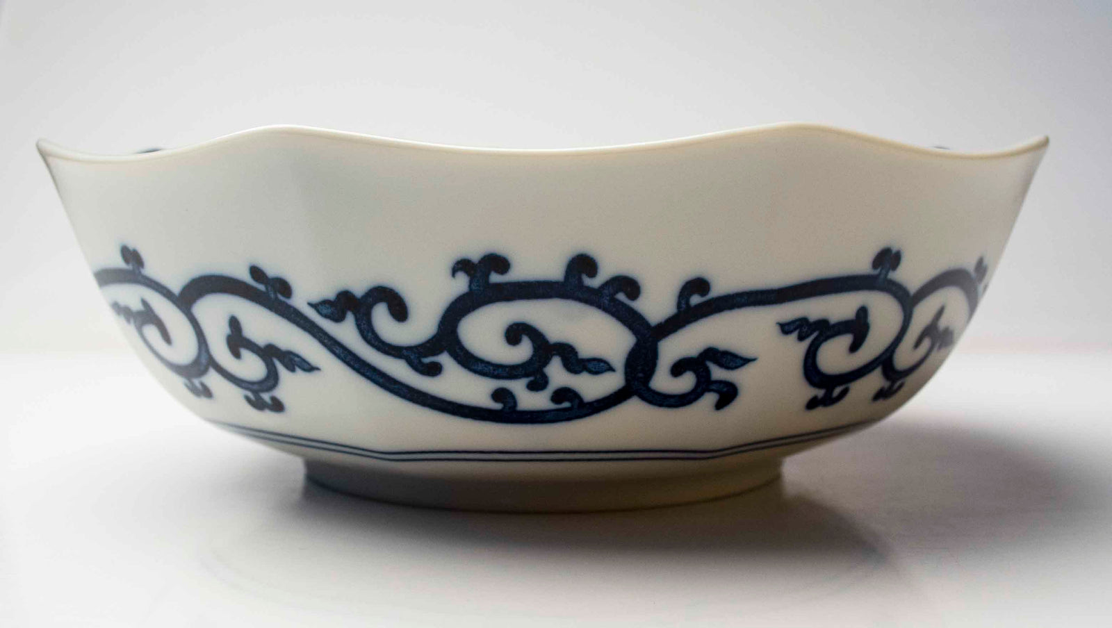 九谷焼　古九谷　染付　神獣文　鉢　時代箱付　V　R7217 古九谷染付竹虎文輪花皿 | 商品詳細 東洋古陶磁の前坂晴天堂