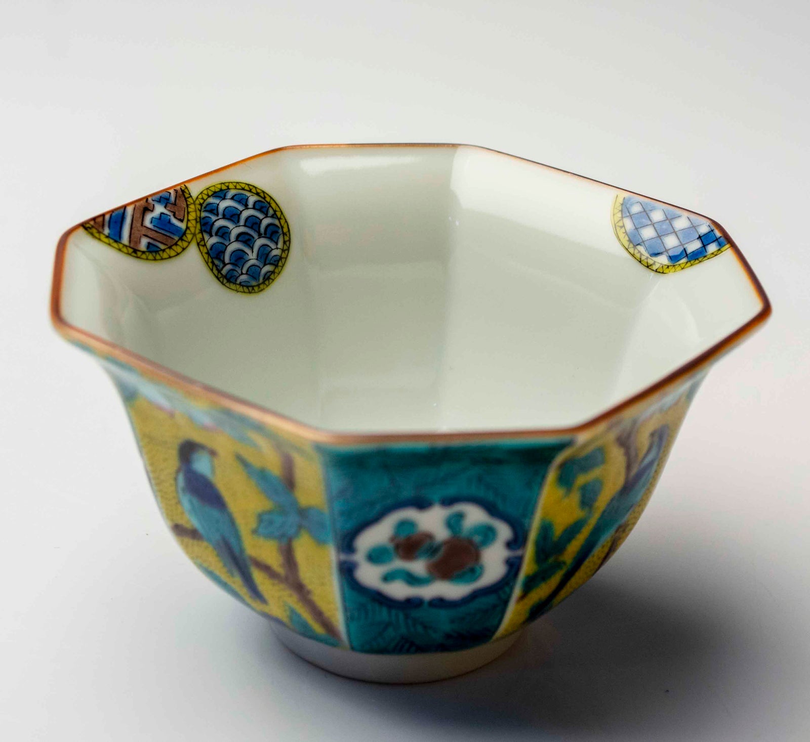 花模様の陶器の壺　九谷焼　桃仙窯 花模様の陶器の壺 九谷焼 桃仙窯 - メルカリ